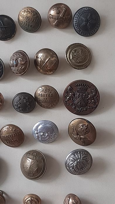 Продам разные коллекционные пуговицы.