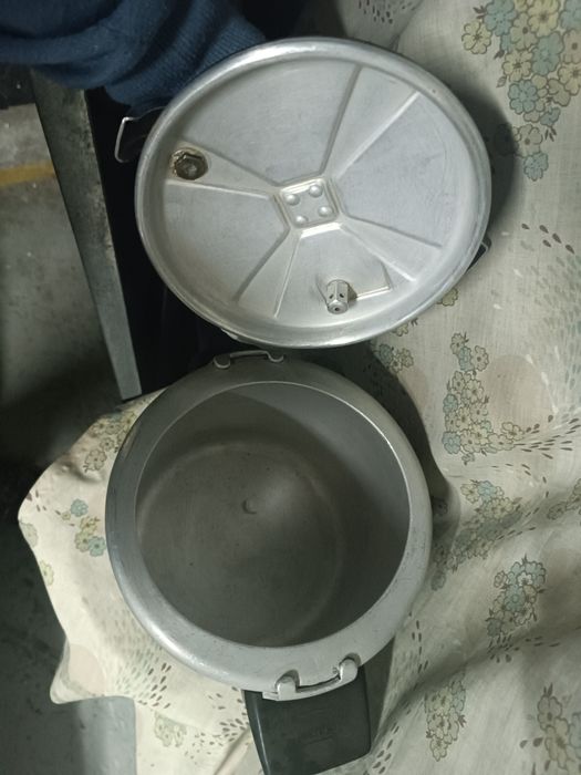 Panela de pressão usada