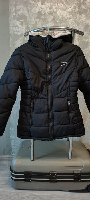 Продам жіночу куртку Reebok