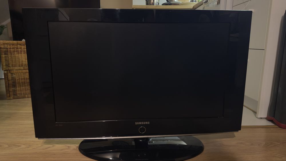 Samsung  32 cale sprawny plus dekoder