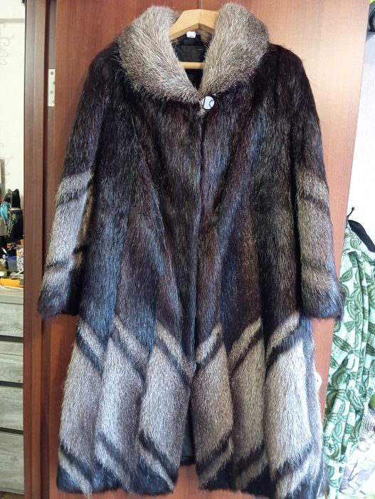 Продам шубу с нутрии .