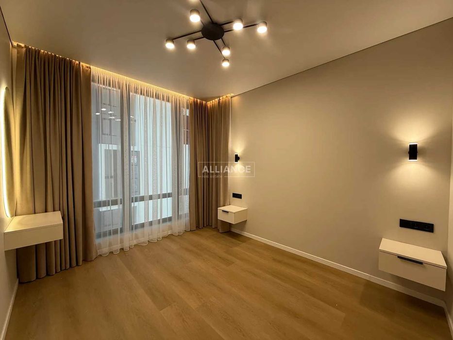 1.5к квартира! Біля озера. Manhattan