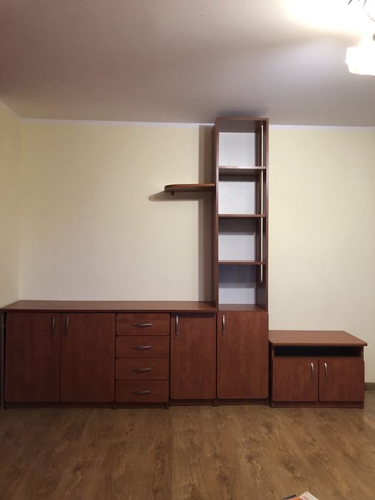 Sprzedam zestaw mebli (szafka RTV, slupek z półkami, biurko)