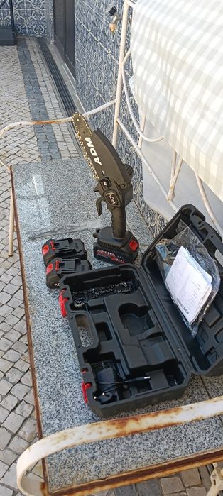 Battery-Powered Pruning Chainsaw with 3 Chains, 3 Batteries, and 2 Extension Bars64741083763331122