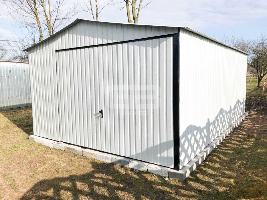 Garaż blaszany 4x6 Brama uchylna Biały - wolnostojący GB169