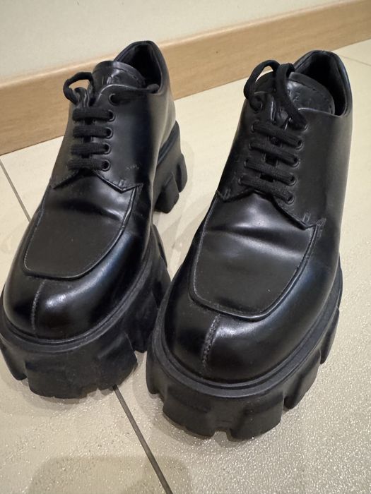 Prada лофери туфлі