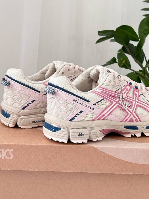 Asics Gel-Kahana 8 Beige/Pink стильні жіночі кросівки асікс гел кахана