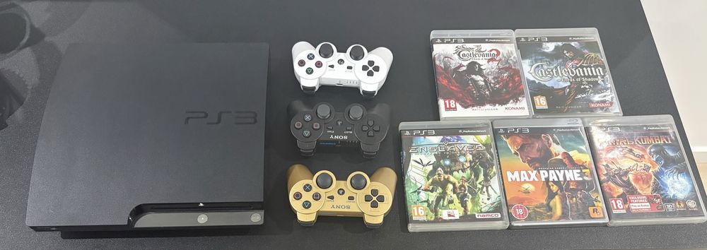 PS3 Slim + 3 Comandos + 5 Jogos (Max Payne 3, Mortal Kombat, Castlevania 1&2, Enslaved) - 100€