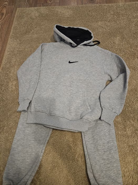 Dres  szary firmy nike