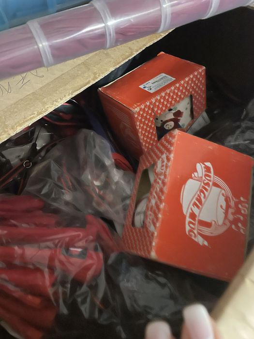 Recheio de loja de carteiras e acessorios de moda