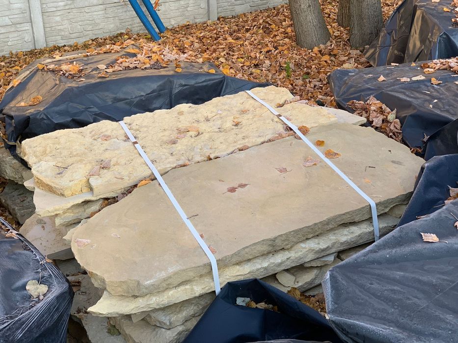 kamień Dolomit duże płyty nieregularny kształt różne grubości cięty m2