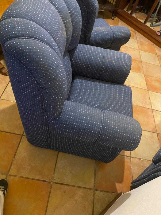 Terno de sofás em bom estado