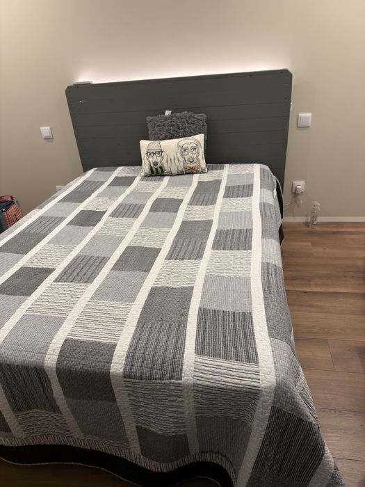 Cama de casal com cabeceira