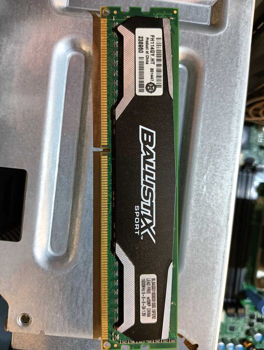 Lote de memórias servidor e de desktop DDR3 e DDR4