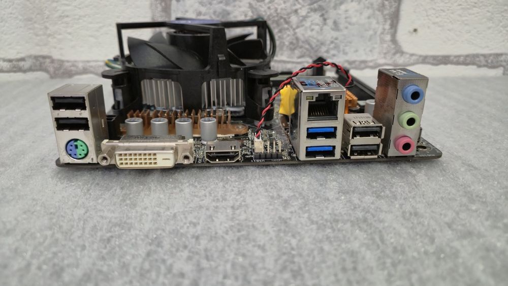Материнська плата Asrock H110M-ITX, s1151, Intel core і3-7100, DVI/HDMI, Mini-ITX