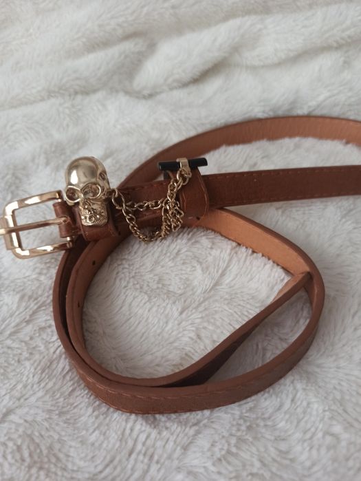 Pasek z ozdobną czaszką