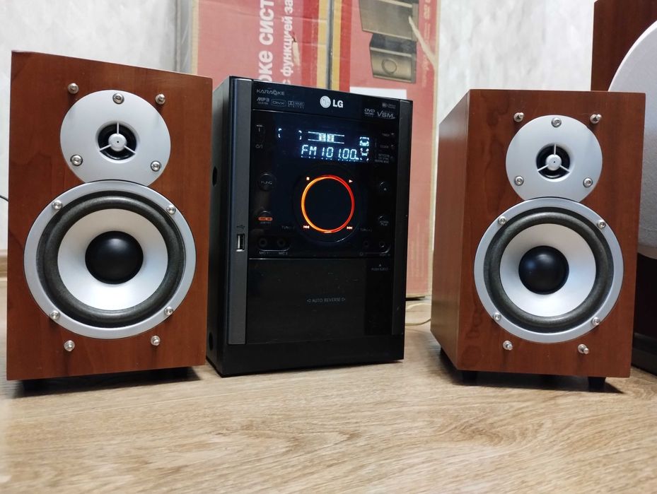 Муз центр c сабвуфером ( Блютуз - AUX - USB - Тюнер - Bluetooth - ЮСБ)