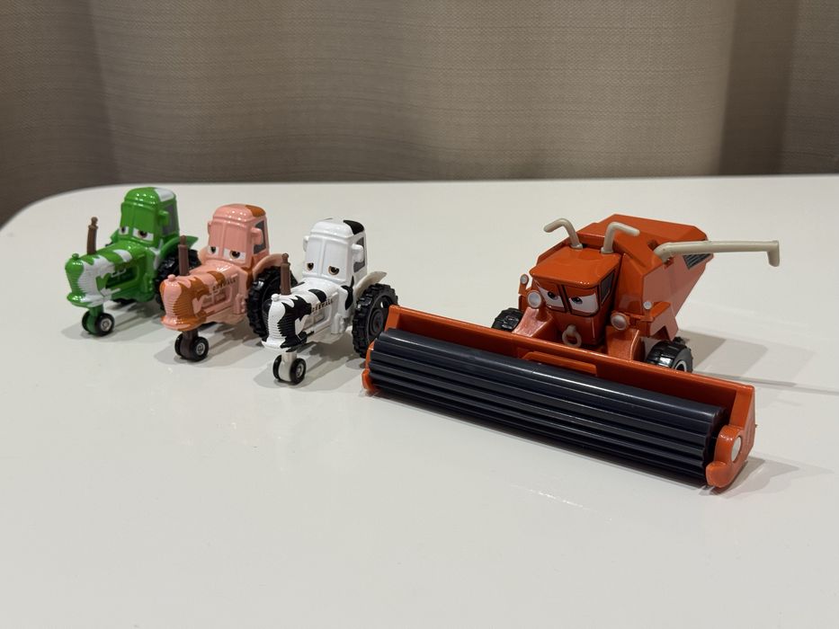 Набір Комбайн Валера Френк та трактори-корови Тачки Cars Валєра