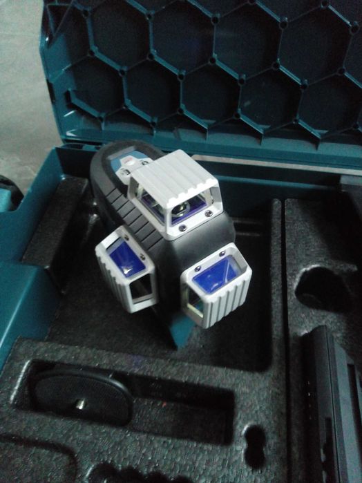 LASER BOSCH Profesjional GLL-3-80 C NOWY