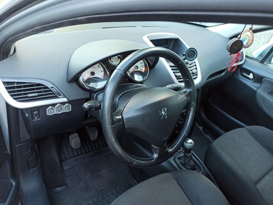Peugeot авто легковые автомобили