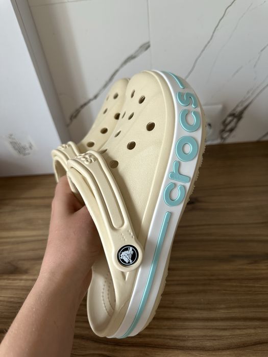 Продам новые кроксы