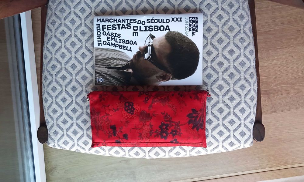 Clutch vintage leve e prática cetim