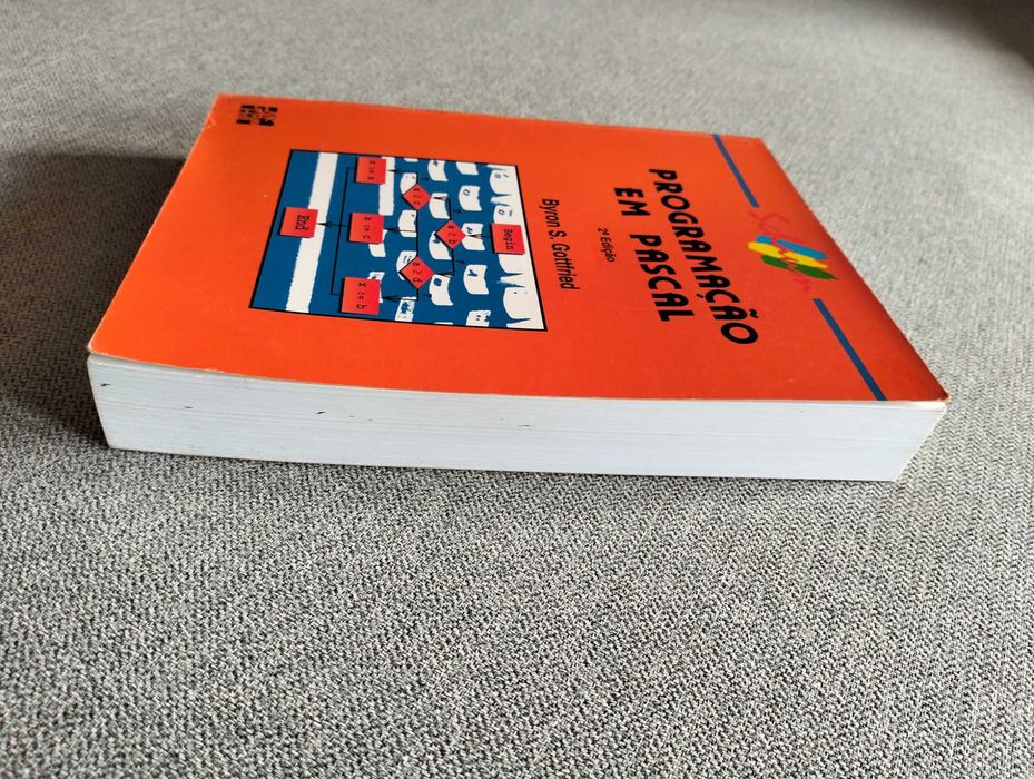 Livro "Programação em Pascal" de Byron S. Gottfried