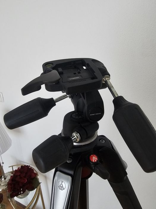 Tripé Manfrotto MT055XPRO3 NOVO + cabeça manfrotto 804 RC2