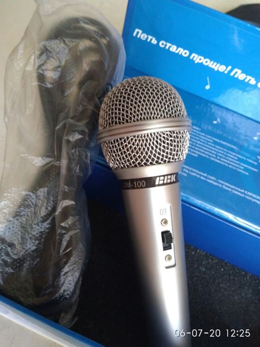 Микрофон для караоке.