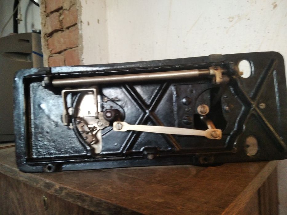 Новая швейная машинка KNOCH 1860 года .: 10 100 грн