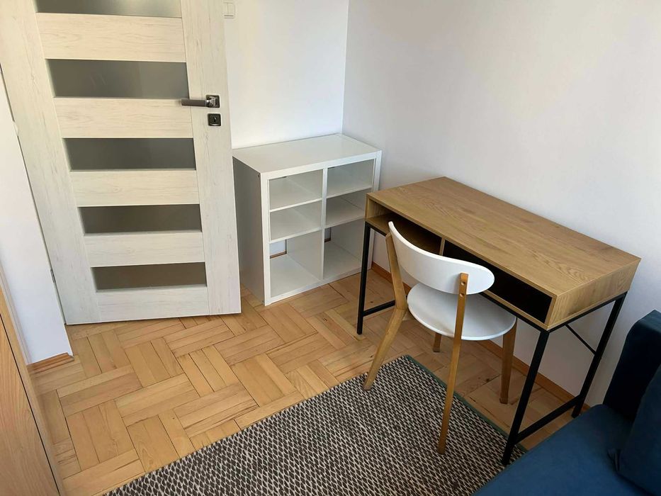 Pokój w jasnym mieszkaniu