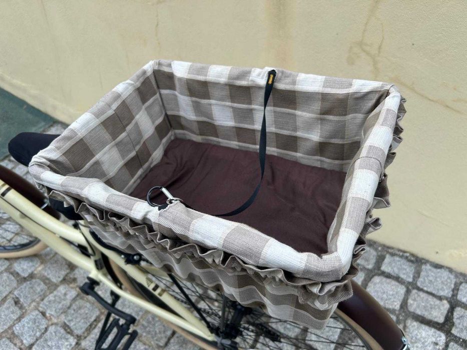 Bicicleta roda 28 com cestos, luzes e retrovisores