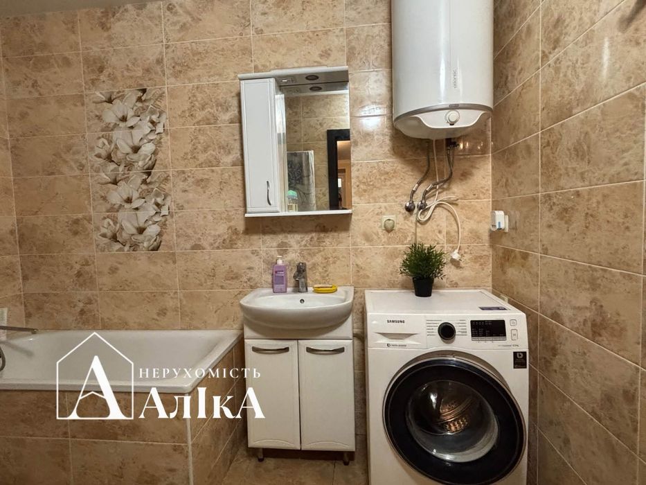 Продам 1-кімнатну квартиру в новому будинку з окремим входом