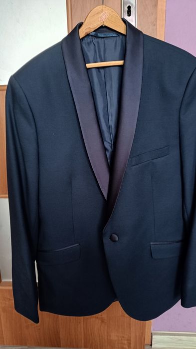 Granatowy smoking ślubny