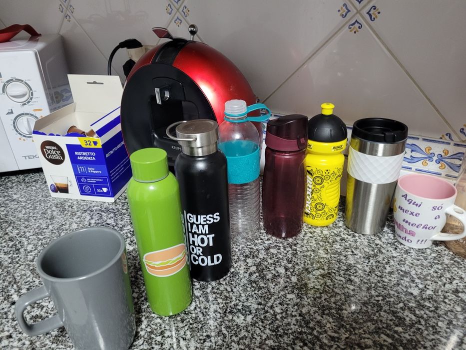 Canecas ,garrafas e copos