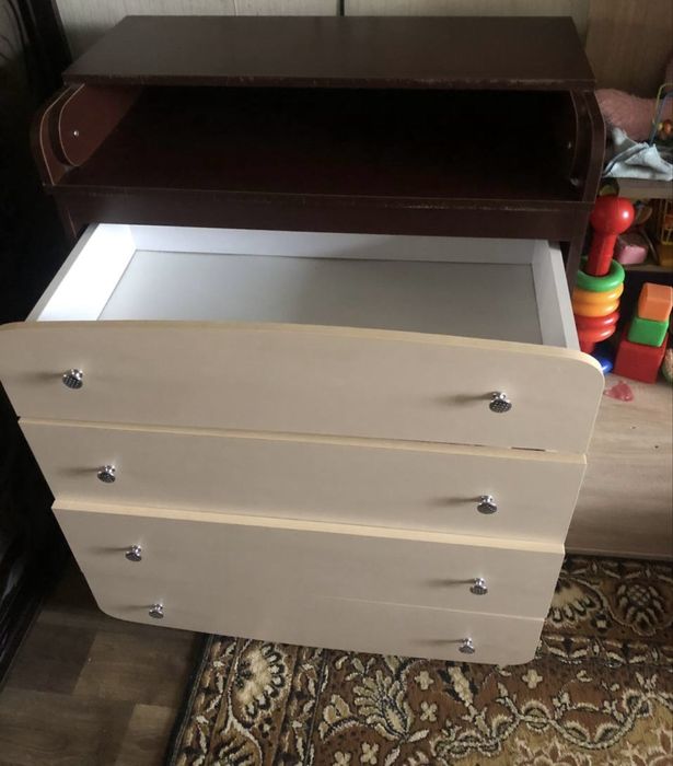 Комод с пеленатором. Можно с кроваткой.