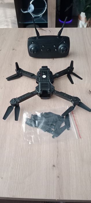 Dron e100 pro v2024