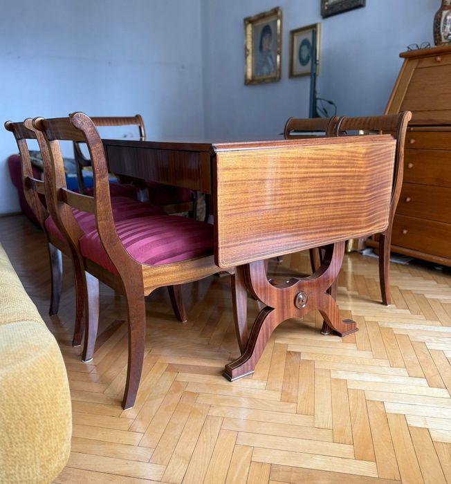 Stół rozkładany w zestawie 4 krzesła i fotele w stylu Biedermaier