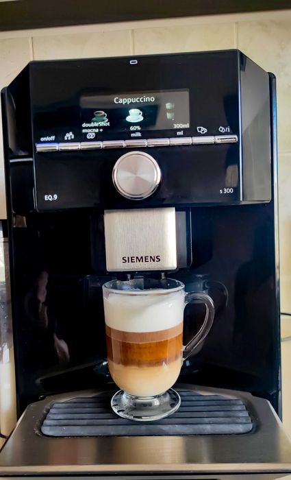 W pełni automatyczny ekspres do kawy Siemens EQ.9 s300 INOX