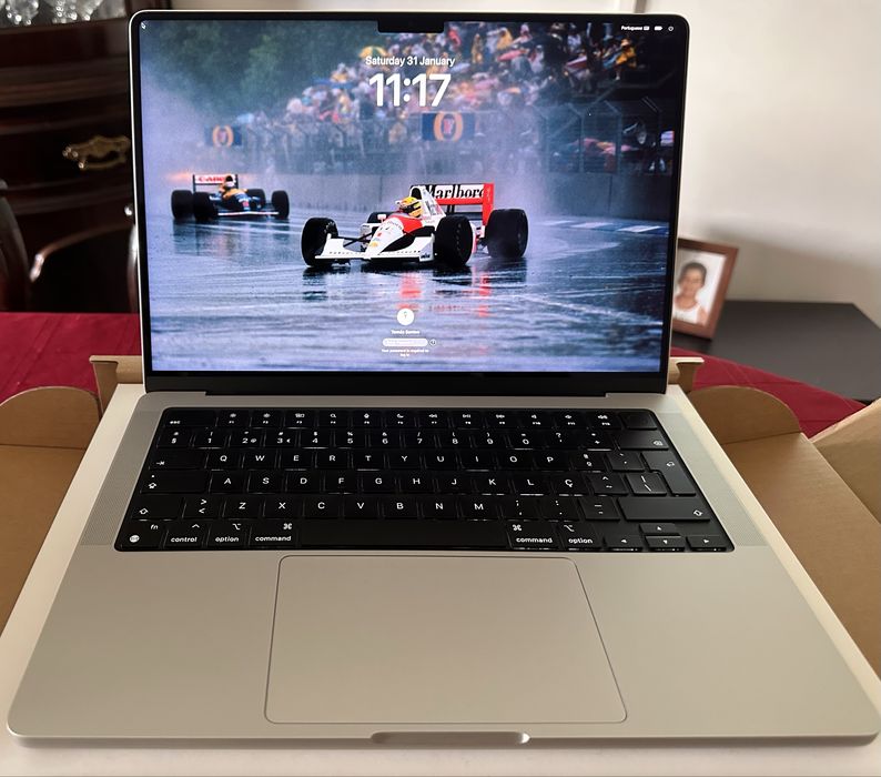 Macbook Pro M3 Pro - 18GB RAM | 512 SSD - Silver - COMO NOVO