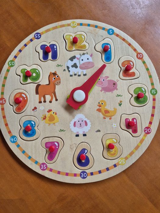 4 x puzzle + gra na jagody + zegar z liczbami