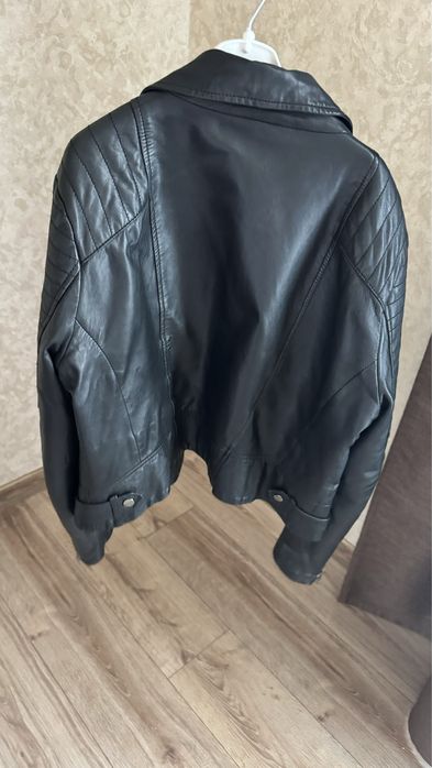 Куртка шкіряна жіноча