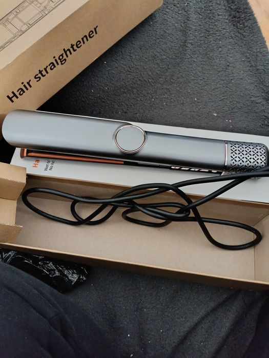 Випрямляч для волосся, фен