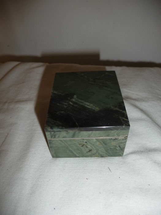 Шкатулка зеленая яшма 6,4х5,3х3,5 см 185 г