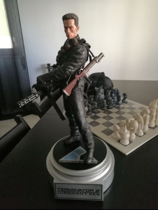 Sideshow  T-800 Premium Format