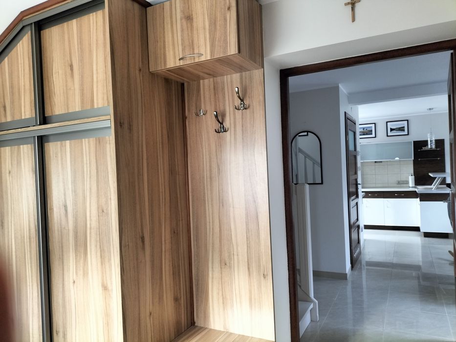 "Dom przy brzegu" w Nadolu nad jeziorem Żarnowieckim.