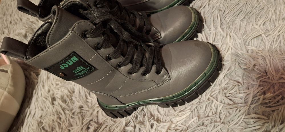 Продам дитячі зимові черевики для дівчаток