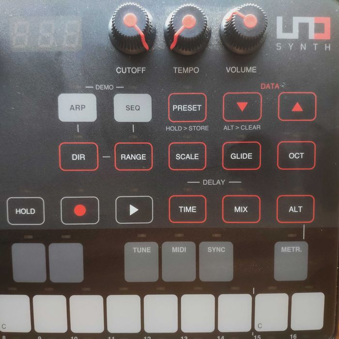 Sintetizador UNO SYNTH - Como Novo