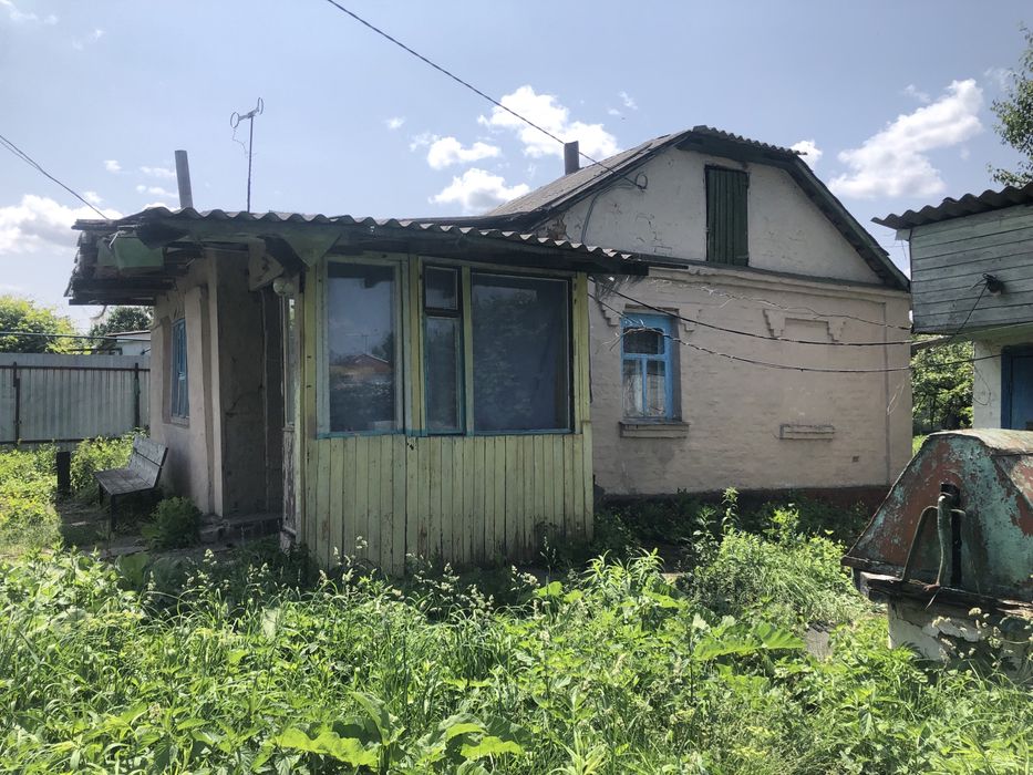 Продам будинок 70 км.від м.Києва в смт.Брусилів з газом та світлом