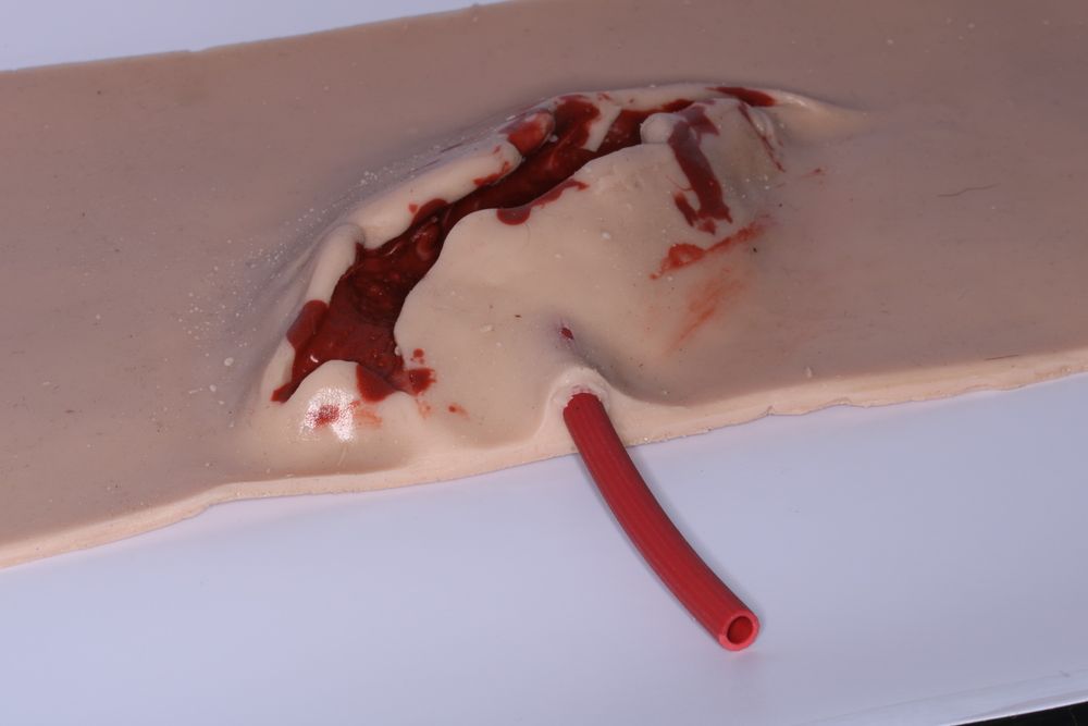 Великі тренажери макети ран для тампонування. Пахова та на ногу